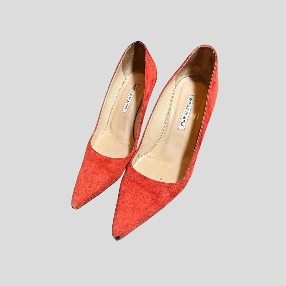 Manolo Blahnik size 38.5 orange suede pump shoes
